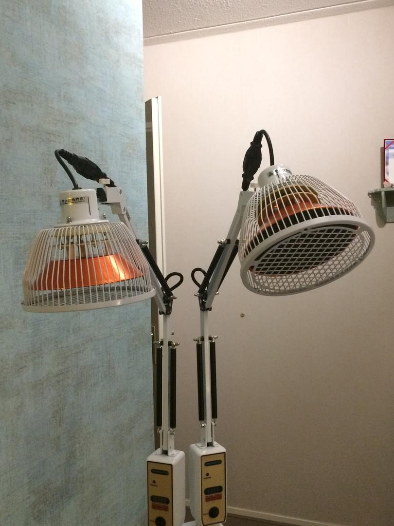 De lamp heeft 2 koppen die apart zijn in te stellen.